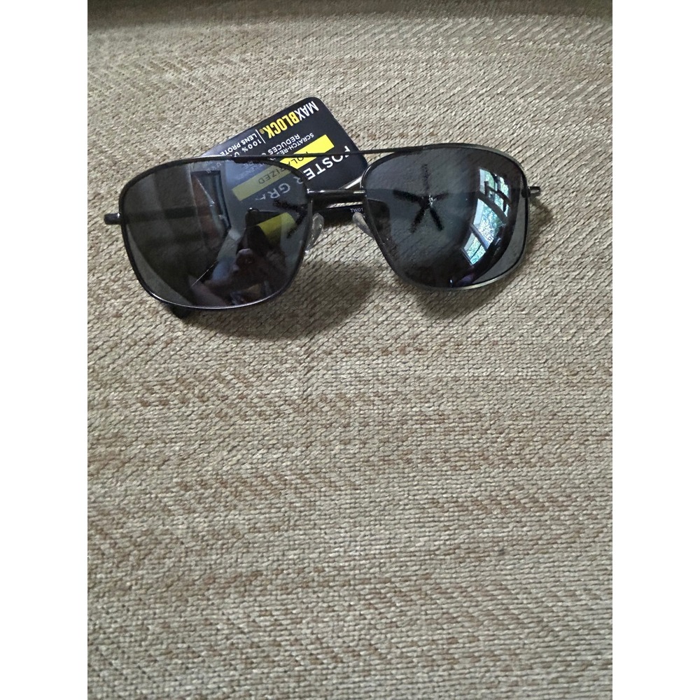 Foster Grant Polarized Sunglasses MaxBlock Black Metal Frame Rectangular TW01